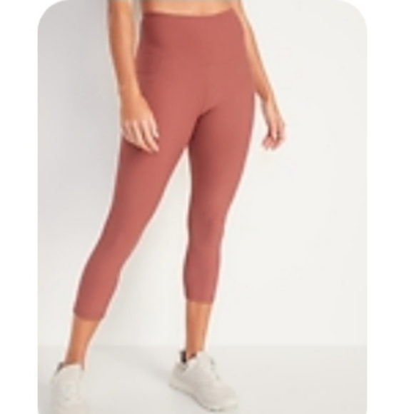 Old Navy Powersoft Elevate Crop Leggings - Picture 2 of 3